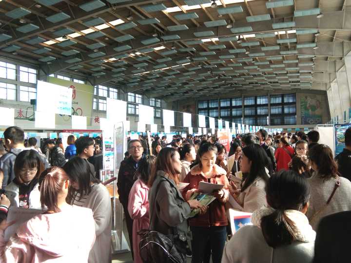 招聘会2 招聘会2